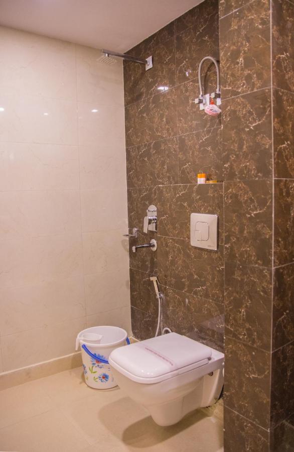 Hotel Pawan Plaza Near Sir Ganga Ram Hospital Делі Екстер'єр фото