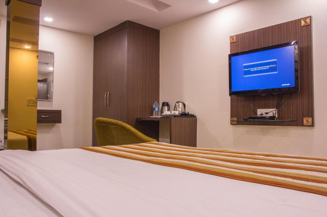 Hotel Pawan Plaza Near Sir Ganga Ram Hospital Делі Екстер'єр фото