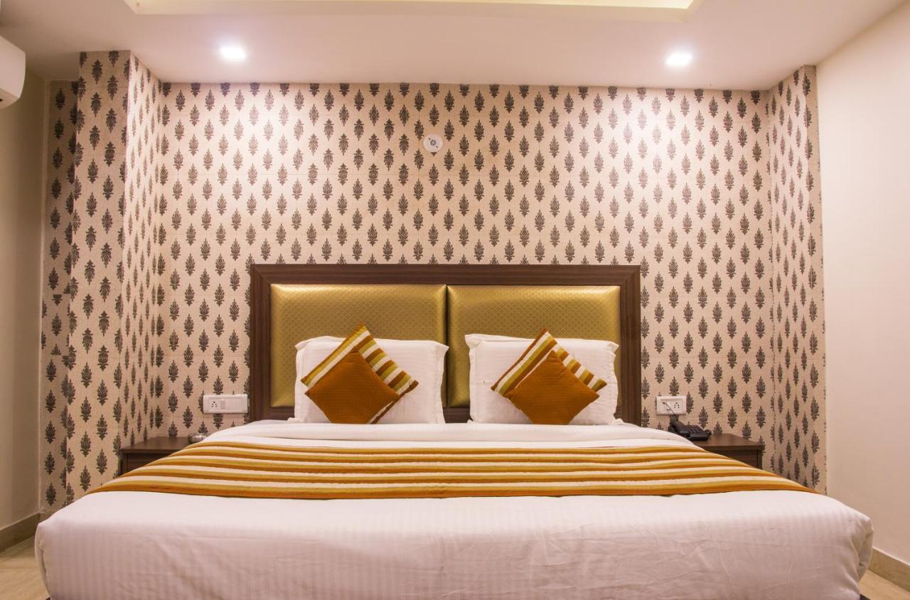 Hotel Pawan Plaza Near Sir Ganga Ram Hospital Делі Екстер'єр фото