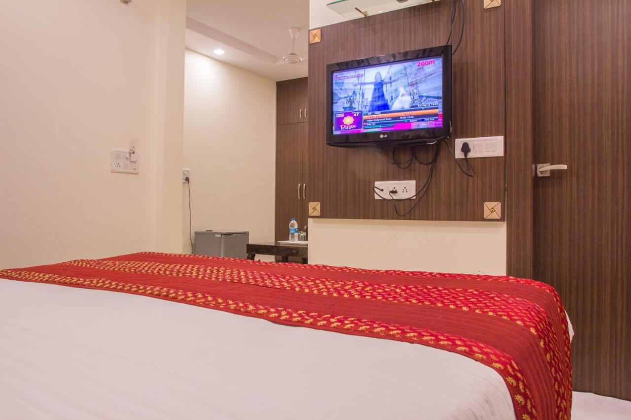 Hotel Pawan Plaza Near Sir Ganga Ram Hospital Делі Екстер'єр фото
