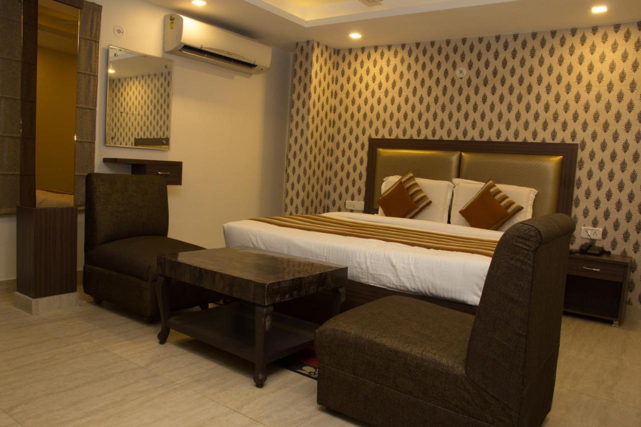 Hotel Pawan Plaza Near Sir Ganga Ram Hospital Делі Екстер'єр фото