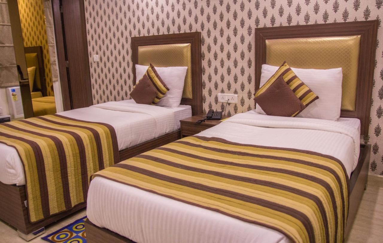 Hotel Pawan Plaza Near Sir Ganga Ram Hospital Делі Екстер'єр фото