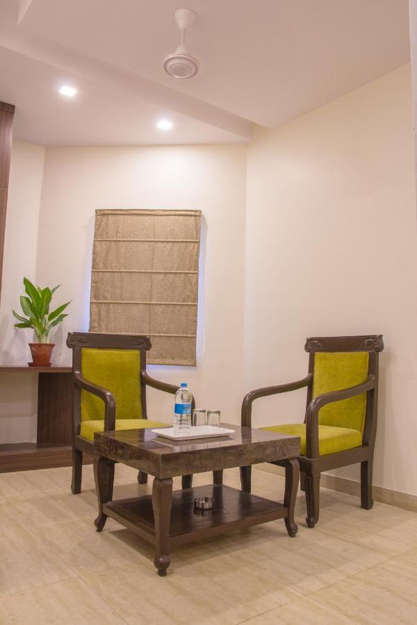 Hotel Pawan Plaza Near Sir Ganga Ram Hospital Делі Екстер'єр фото
