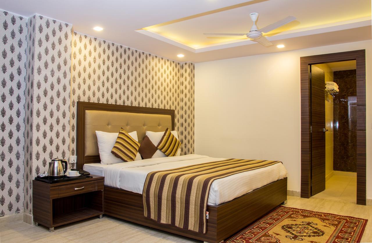 Hotel Pawan Plaza Near Sir Ganga Ram Hospital Делі Екстер'єр фото
