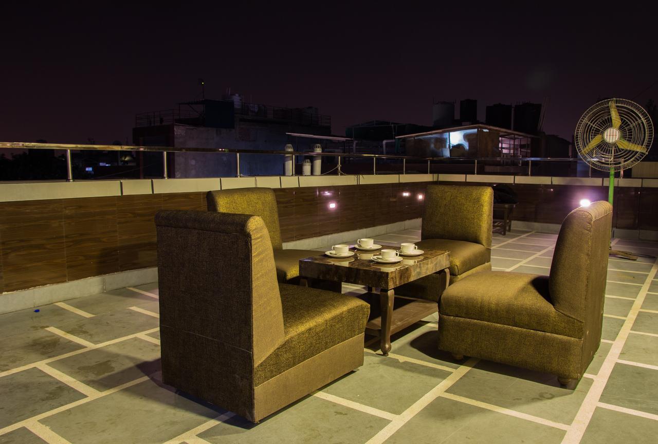 Hotel Pawan Plaza Near Sir Ganga Ram Hospital Делі Екстер'єр фото