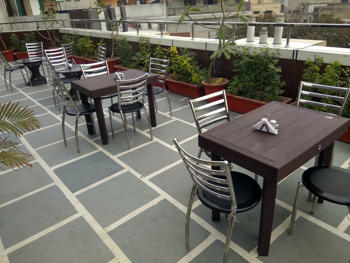 Hotel Pawan Plaza Near Sir Ganga Ram Hospital Делі Екстер'єр фото