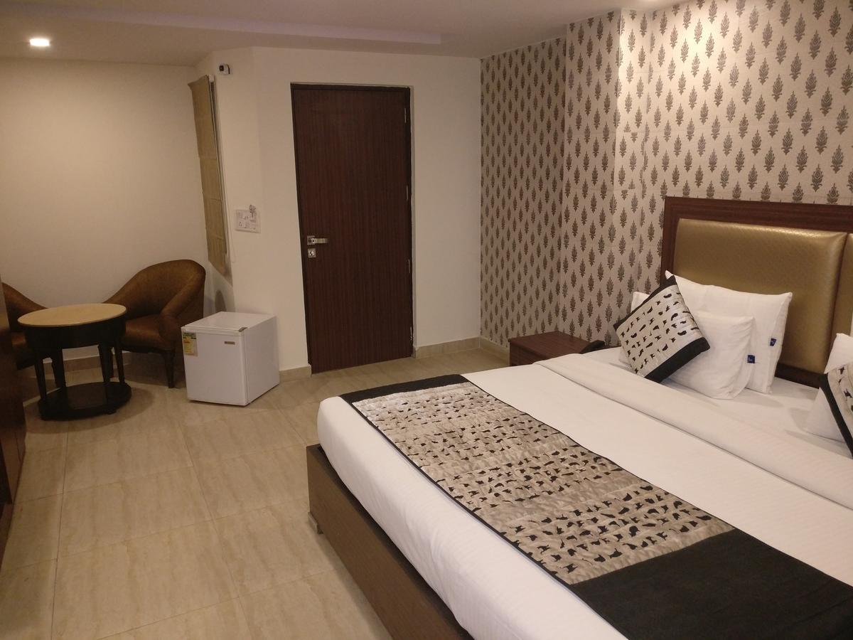 Hotel Pawan Plaza Near Sir Ganga Ram Hospital Делі Екстер'єр фото