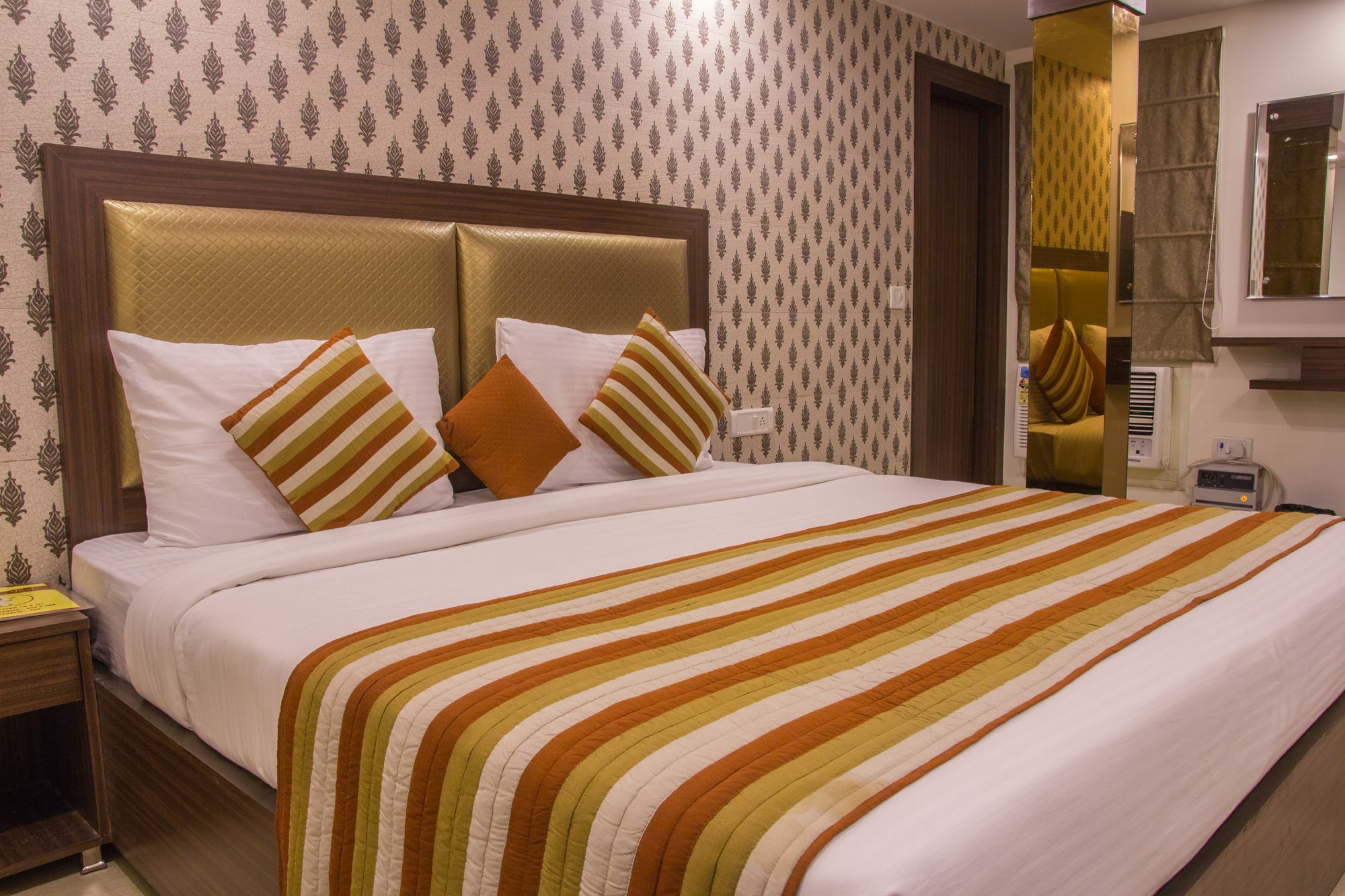 Hotel Pawan Plaza Near Sir Ganga Ram Hospital Делі Екстер'єр фото